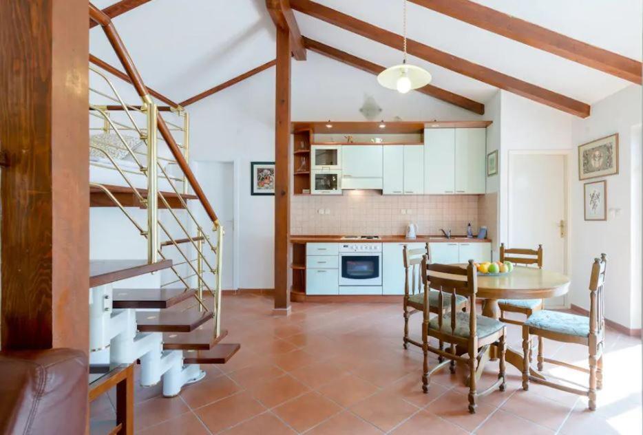 Nora'S Apartment Χβαρ Εξωτερικό φωτογραφία